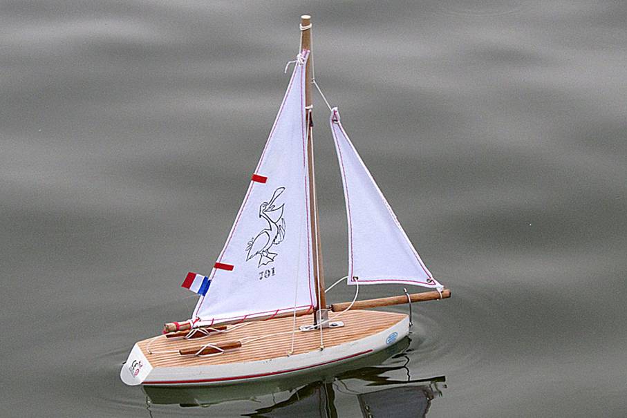 club nautique du luco jardin du Luxembourg Paris pond boat