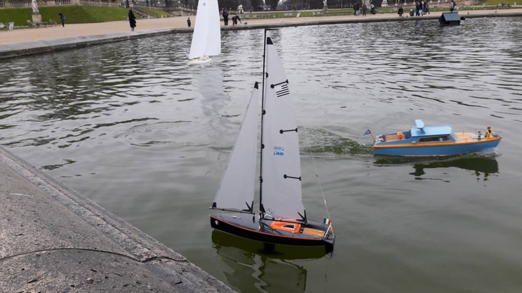 club nautique du luco jardin du Luxembourg Paris pond boat