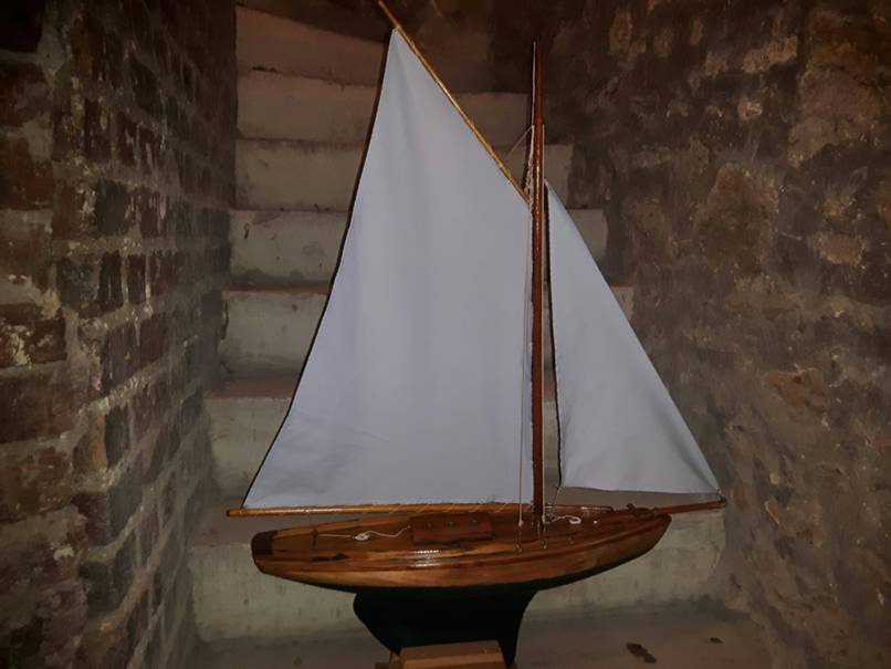 club nautique du luco jardin du Luxembourg Paris pond boat
