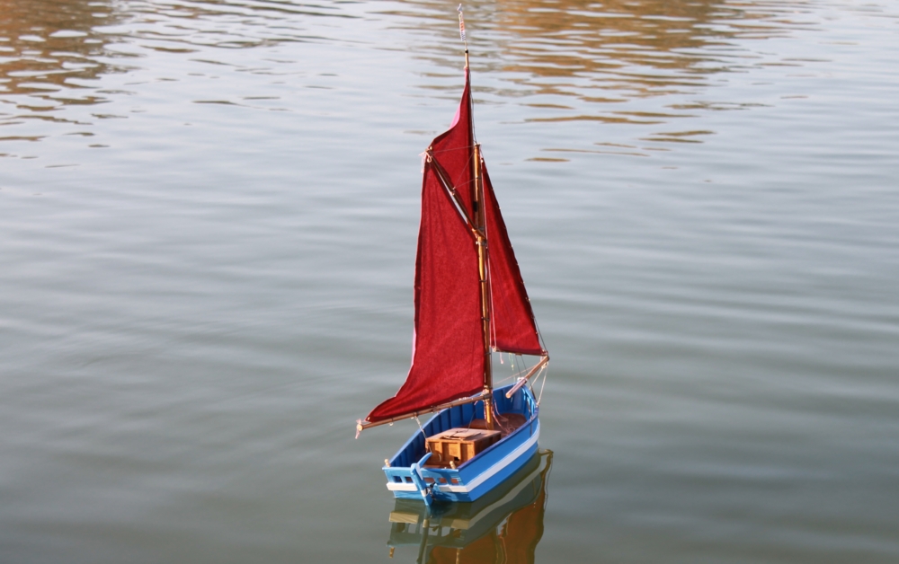 club nautique du luco jardin du Luxembourg Paris pond boat