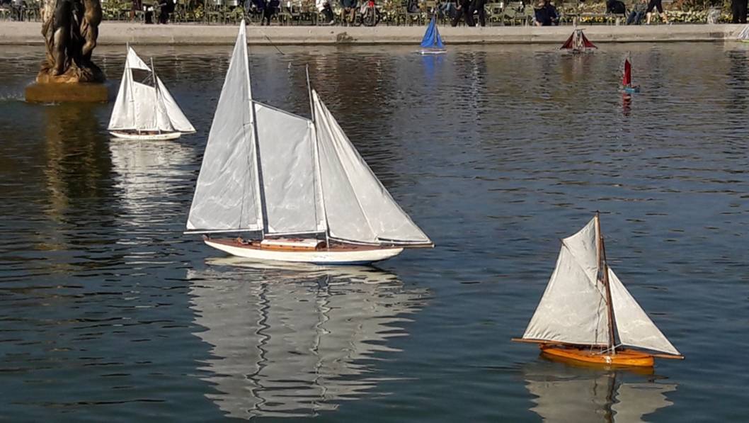 club nautique du luco jardin du Luxembourg Paris pond boat