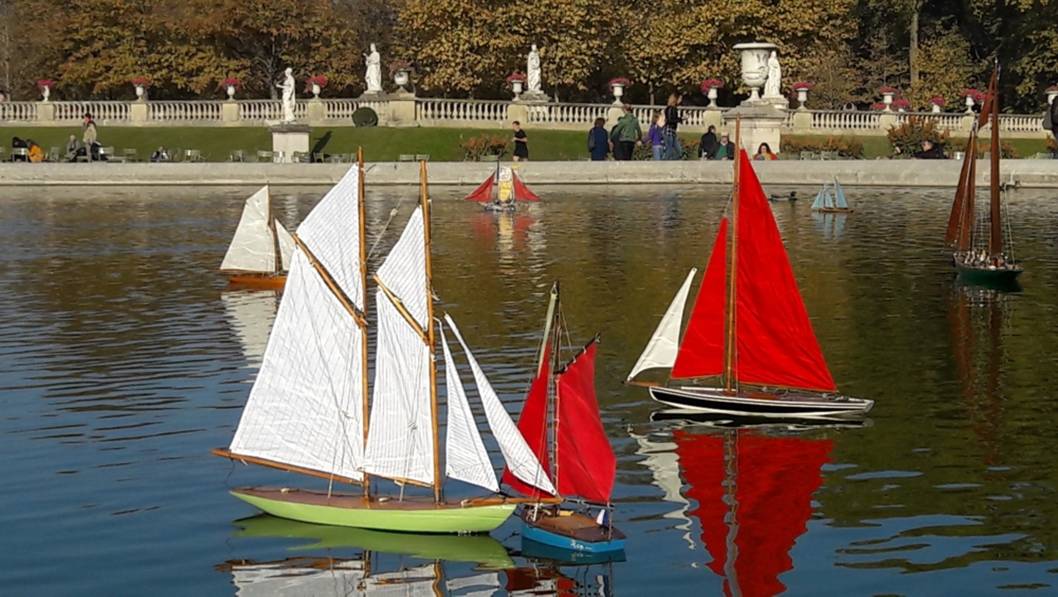 club nautique du luco jardin du Luxembourg Paris pond boat