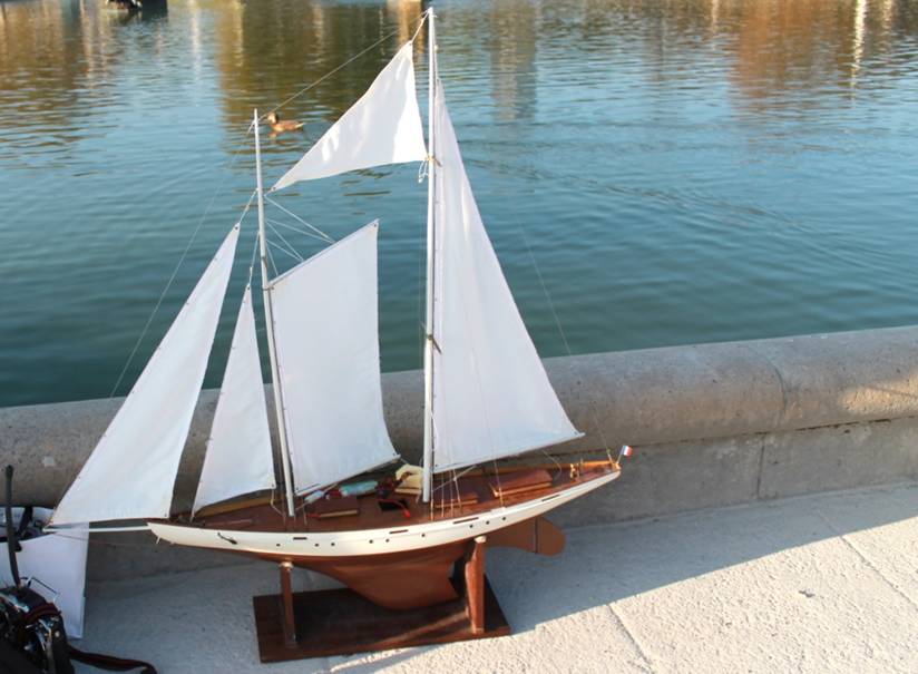club nautique du luco jardin du Luxembourg Paris pond boat