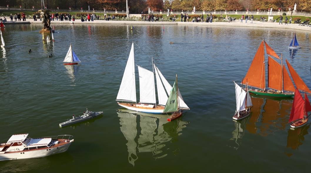 club nautique du luco jardin du Luxembourg Paris pond boat
