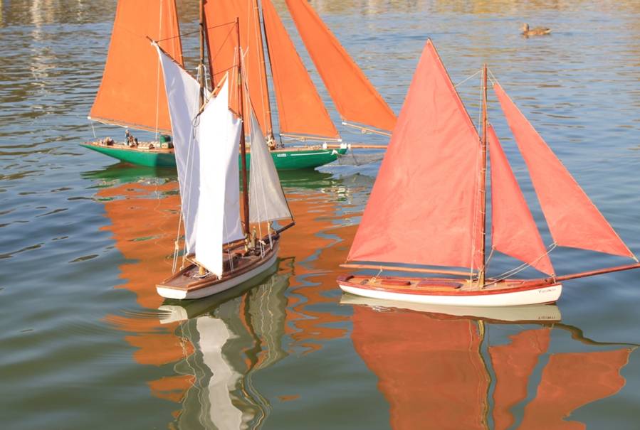 club nautique du luco jardin du Luxembourg Paris pond boat