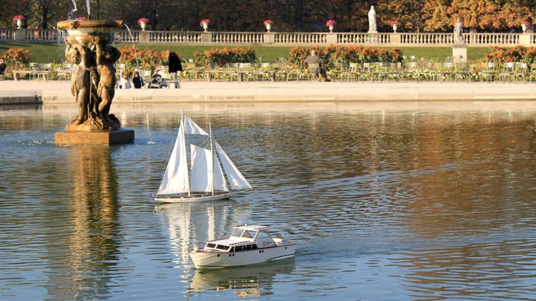 club nautique du luco jardin du Luxembourg Paris pond boat