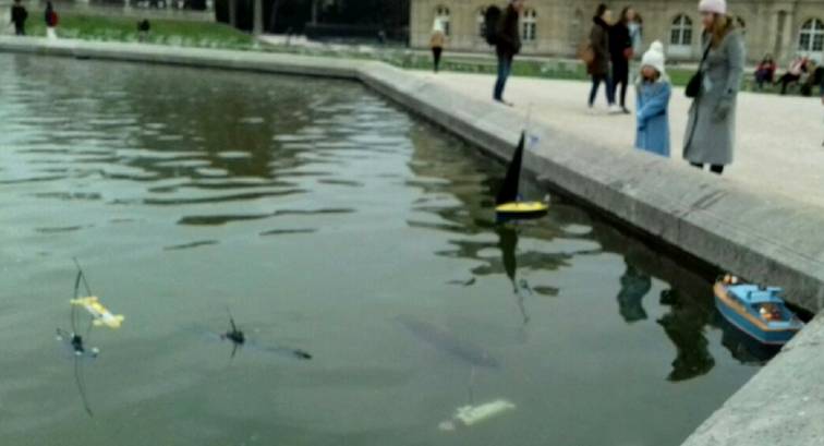 club nautique du luco jardin du Luxembourg Paris pond boat