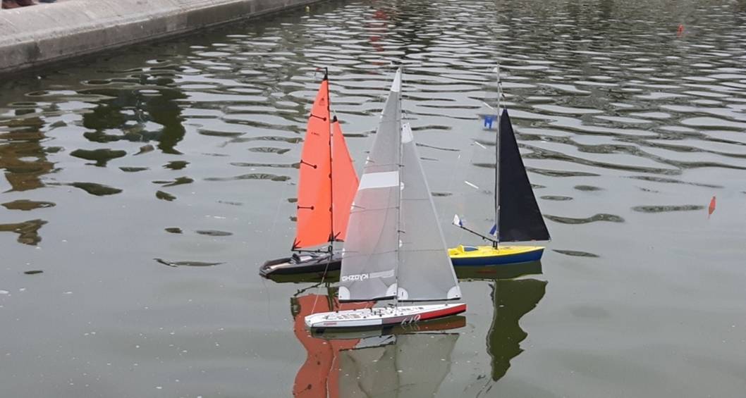 club nautique du luco jardin du Luxembourg Paris pond boat