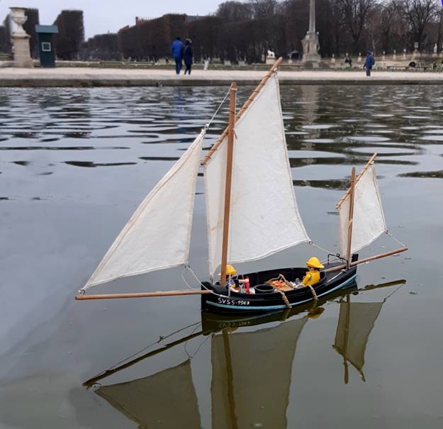 club nautique du luco jardin du Luxembourg Paris pond boat