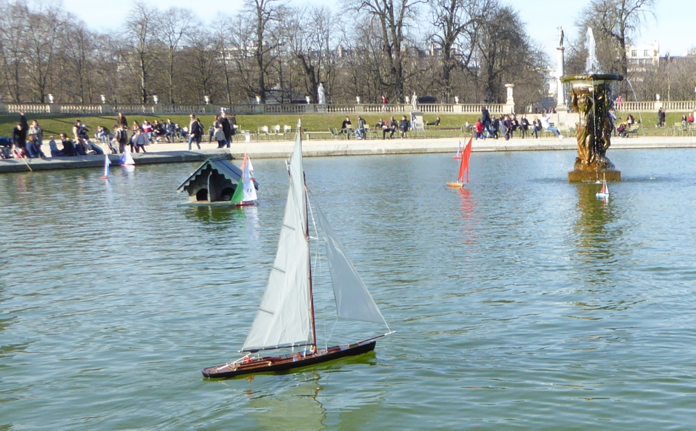 club nautique du luco jardin du Luxembourg Paris pond boat