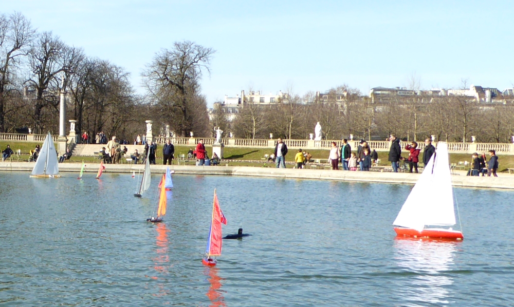 club nautique du luco jardin du Luxembourg Paris pond boat