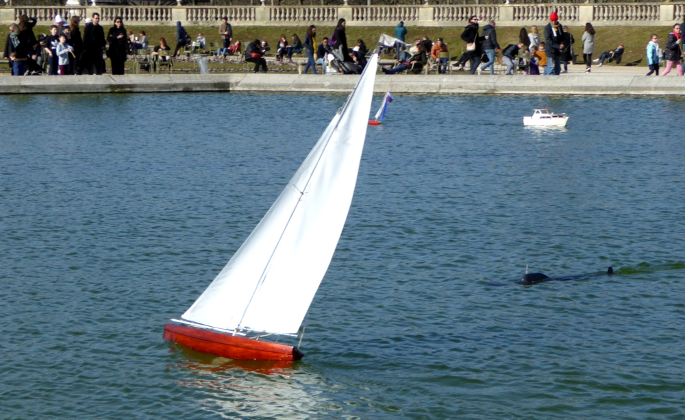 club nautique du luco jardin du Luxembourg Paris pond boat