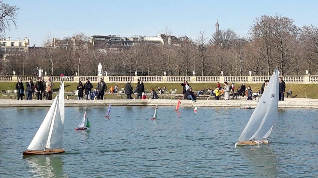 club nautique du luco jardin du Luxembourg Paris pond boat