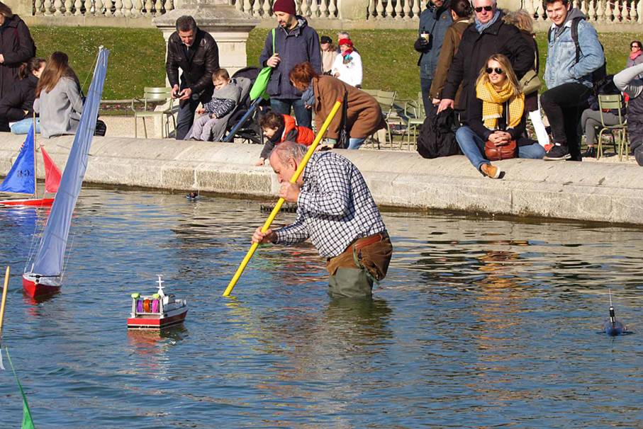club nautique du luco jardin du Luxembourg Paris pond boat