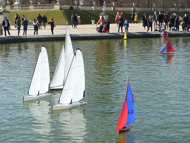 club nautique du luco jardin du Luxembourg Paris pond boat