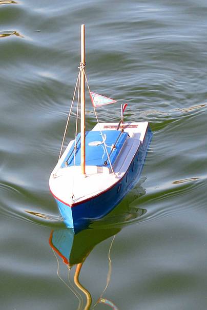 club nautique du luco jardin du Luxembourg Paris pond boat