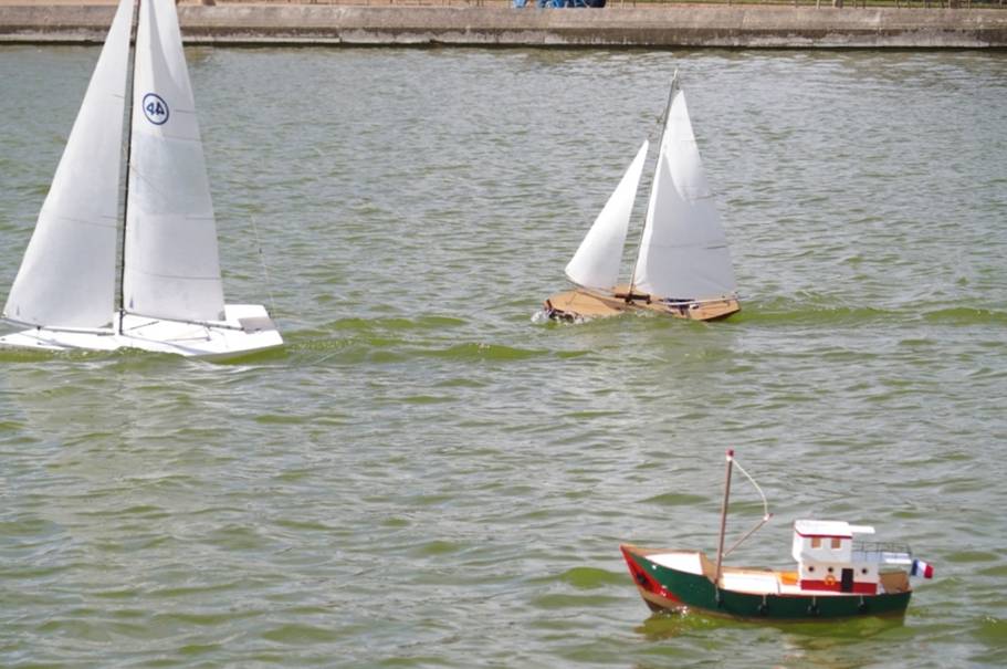 club nautique du luco jardin du Luxembourg Paris pond boat