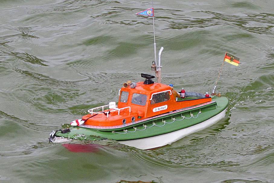 club nautique du luco jardin du Luxembourg Paris pond boat