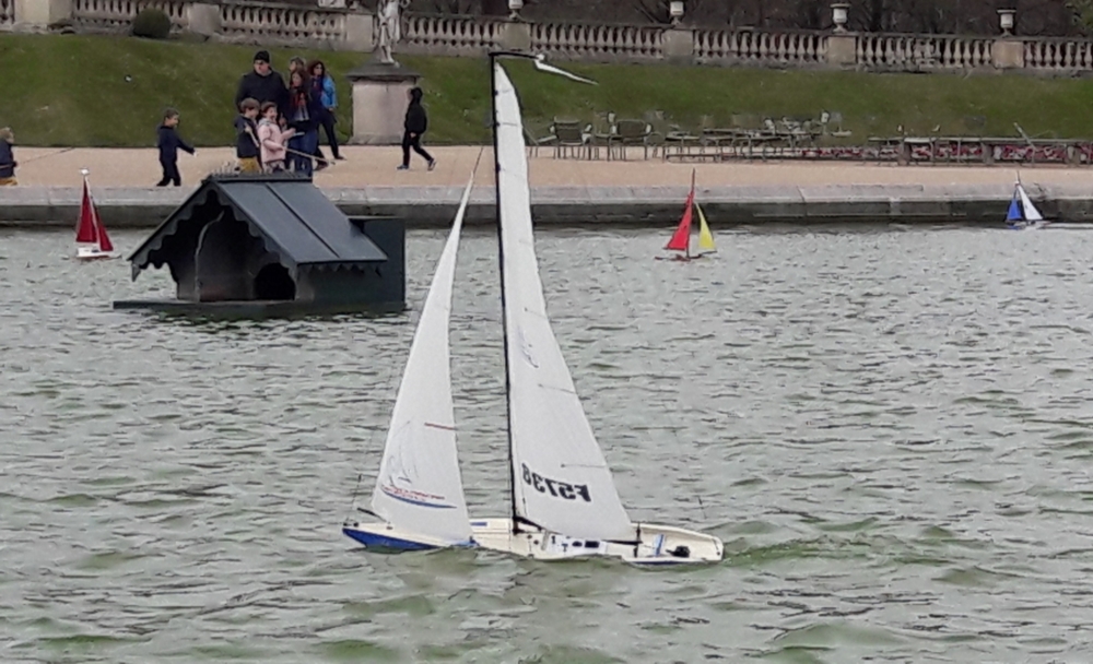 club nautique du luco jardin du Luxembourg Paris pond boat