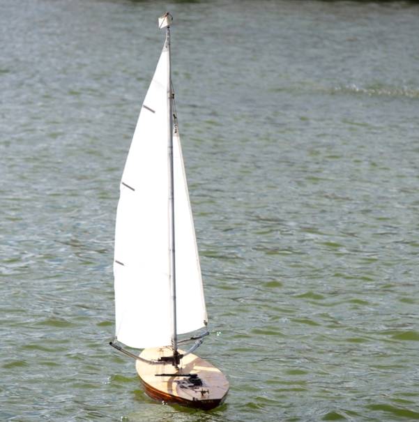 club nautique du luco jardin du Luxembourg Paris pond boat