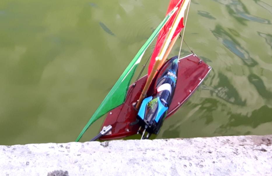 club nautique du luco jardin du Luxembourg Paris pond boat