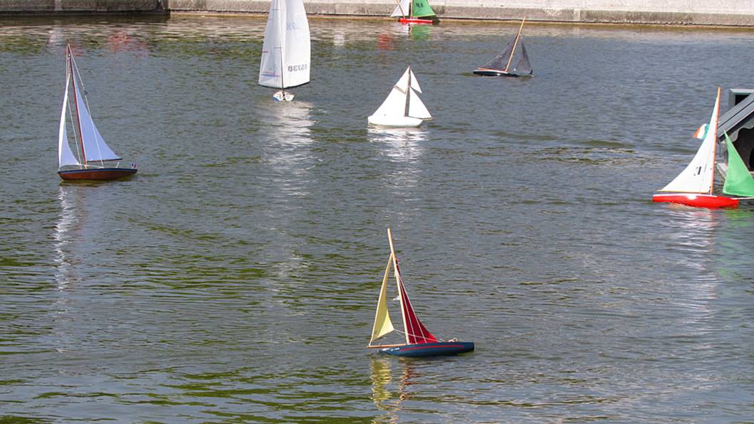 club nautique du luco jardin du Luxembourg Paris pond boat