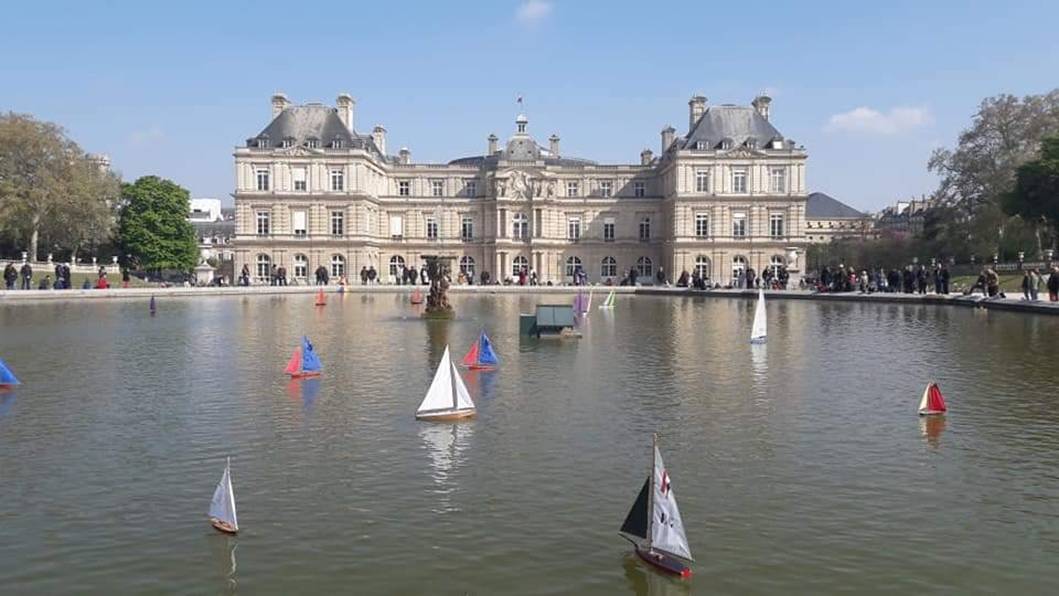 club nautique du luco jardin du Luxembourg Paris pond boat
