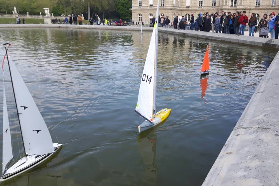 club nautique du luco jardin du Luxembourg Paris pond boat