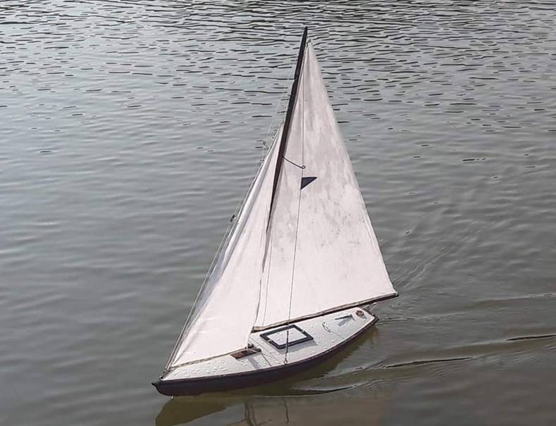 club nautique du luco jardin du Luxembourg Paris pond boat