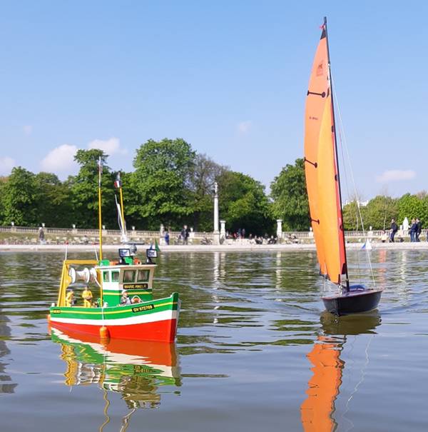club nautique du luco jardin du Luxembourg Paris pond boat