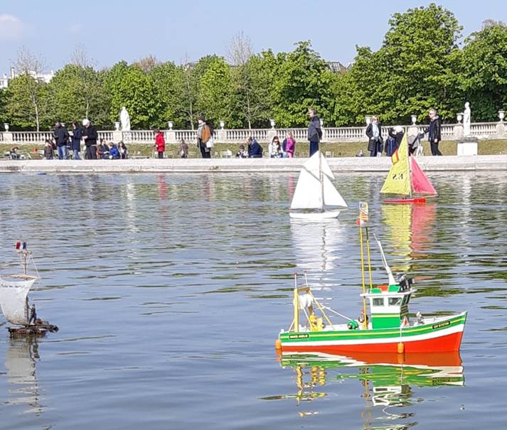 club nautique du luco jardin du Luxembourg Paris pond boat