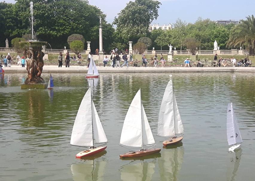 club nautique du luco jardin du Luxembourg Paris pond boat