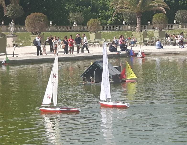 club nautique du luco jardin du Luxembourg Paris pond boat