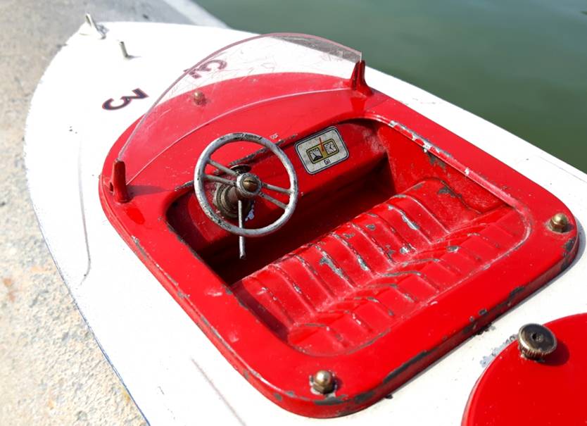 club nautique du luco jardin du Luxembourg Paris pond boat