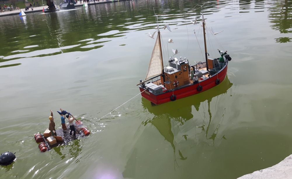 club nautique du luco jardin du Luxembourg Paris pond boat