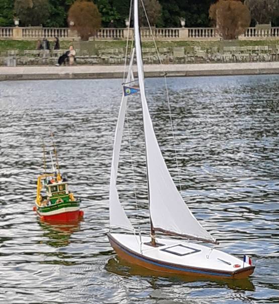 club nautique du luco jardin du Luxembourg Paris pond boat