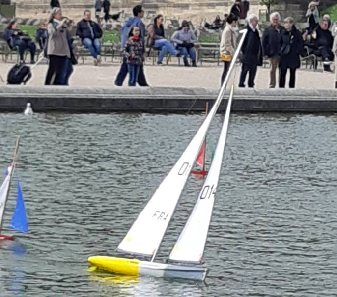 club nautique du luco jardin du Luxembourg Paris pond boat