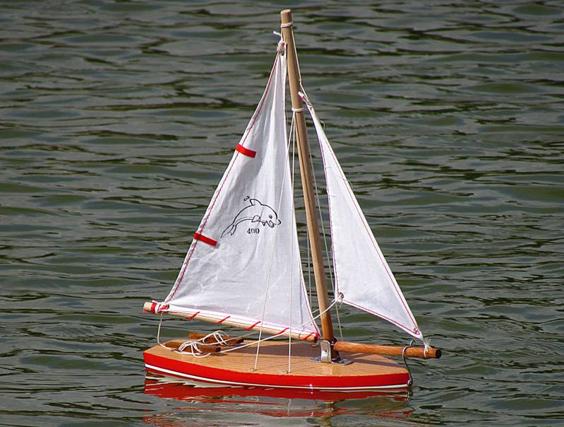 club nautique du luco jardin du Luxembourg Paris pond boat