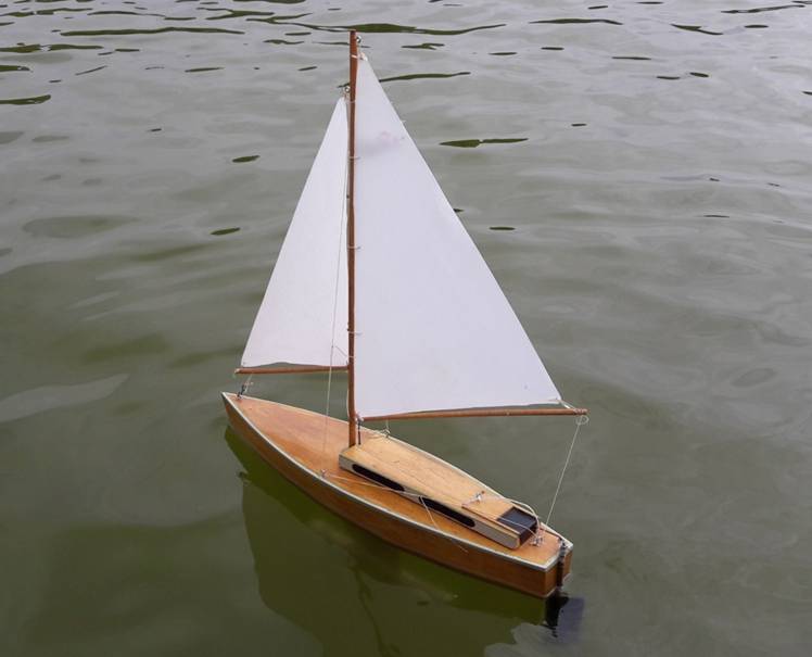 club nautique du luco jardin du Luxembourg Paris pond boat