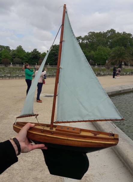club nautique du luco jardin du Luxembourg Paris pond boat