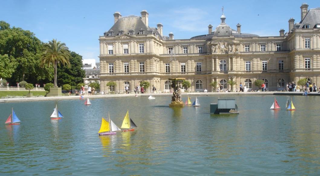 club nautique du luco jardin du Luxembourg Paris pond boat
