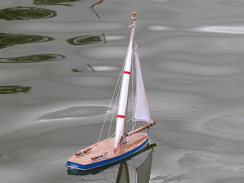 club nautique du luco jardin du Luxembourg Paris pond boat