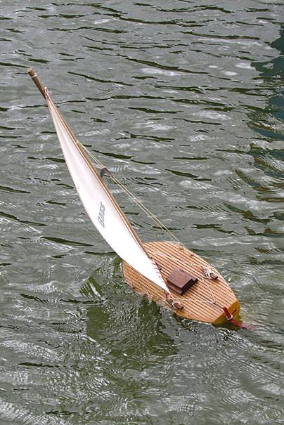 club nautique du luco jardin du Luxembourg Paris pond boat
