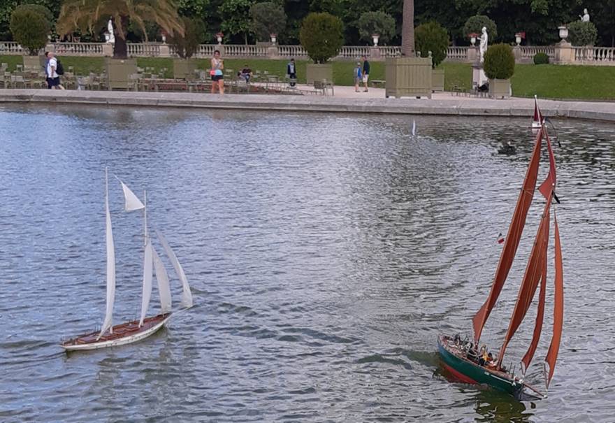 club nautique du luco jardin du Luxembourg Paris pond boat
