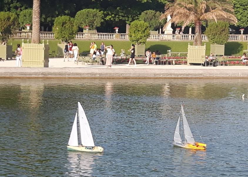 club nautique du luco jardin du Luxembourg Paris pond boat