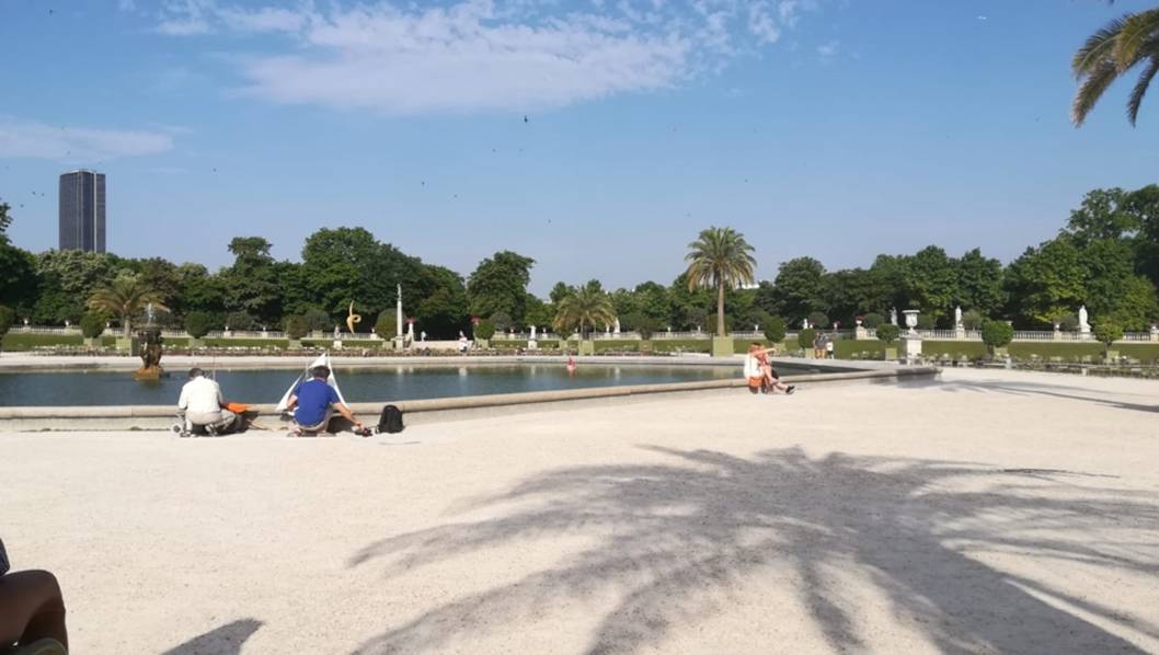 club nautique du luco jardin du Luxembourg Paris pond boat