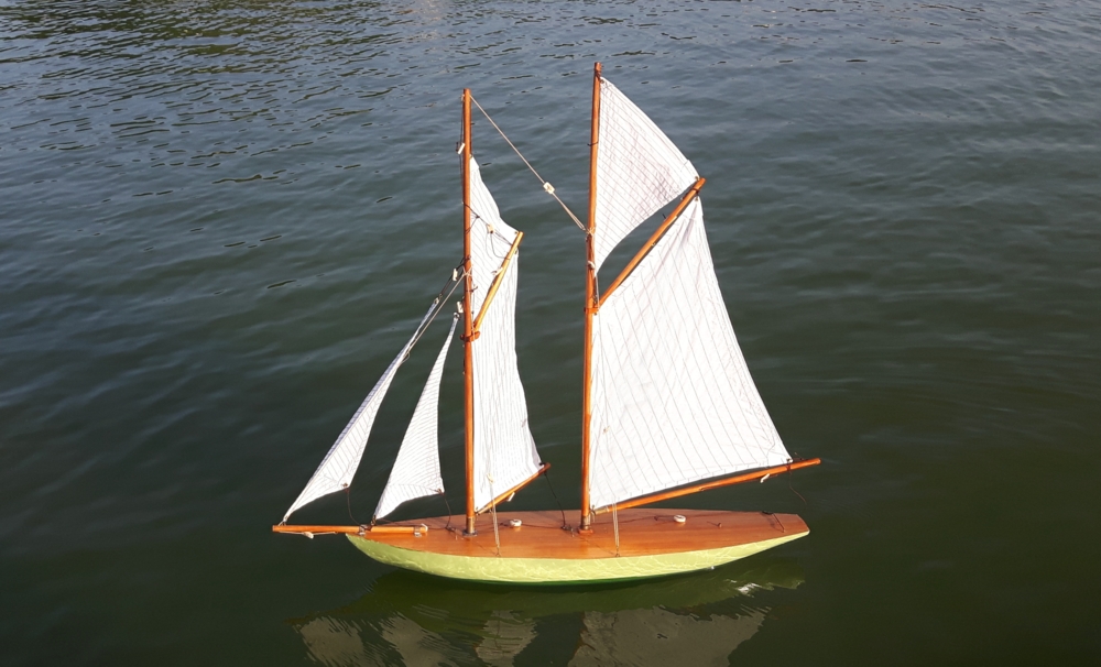 club nautique du luco jardin du Luxembourg Paris pond boat