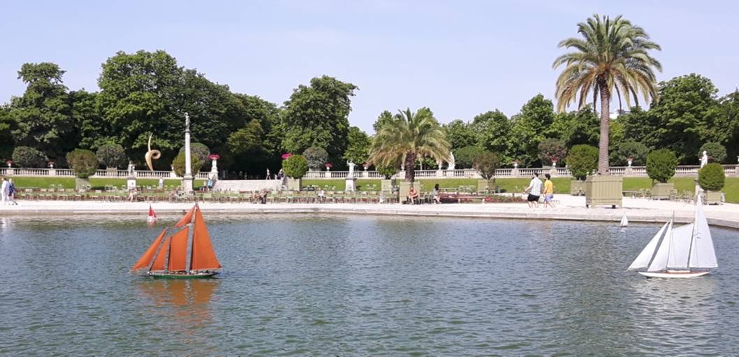 club nautique du luco jardin du Luxembourg Paris pond boat