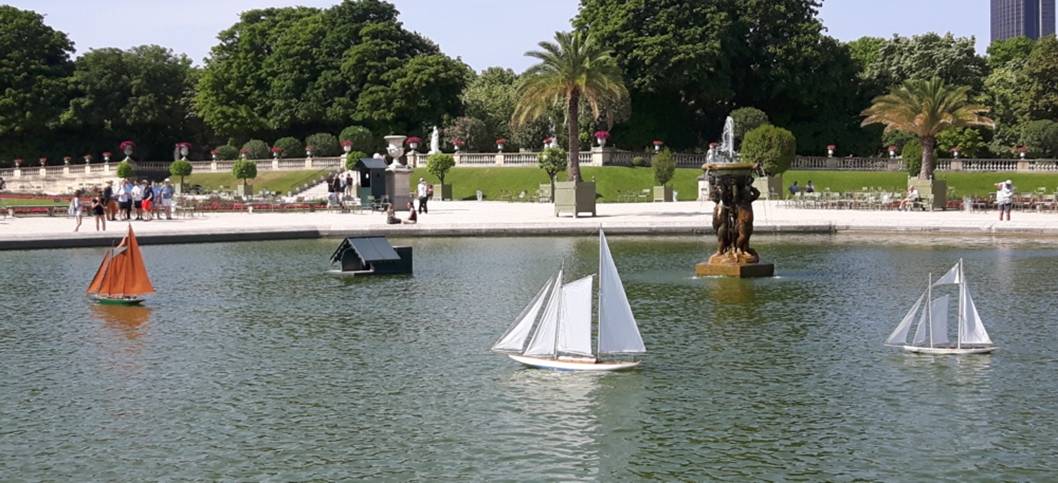 club nautique du luco jardin du Luxembourg Paris pond boat