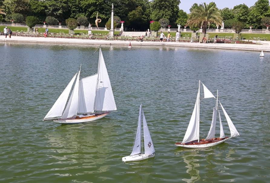 club nautique du luco jardin du Luxembourg Paris pond boat